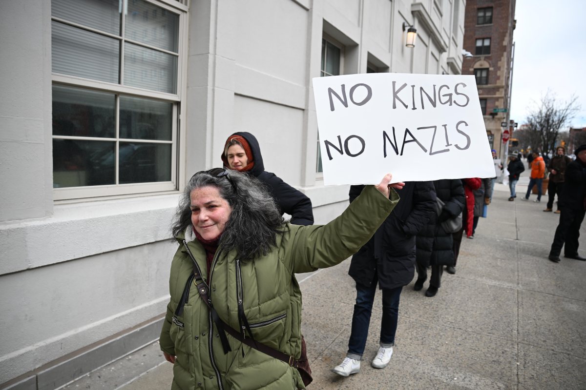 Protesters call on Hakeem Jeffries in Brooklyn to do more to resist Trump administration 8