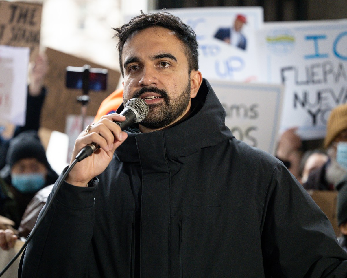 Under pressure: NYC activists demand Governor Hochul dump Mayor Adams as fallout over dropped charges, Trump cooperation continues 7