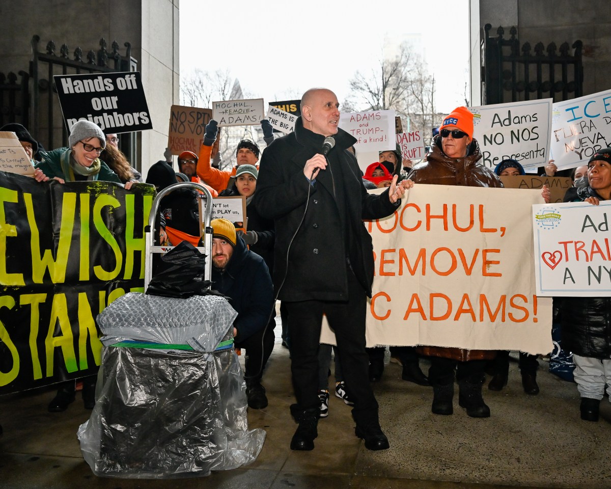 Under pressure: NYC activists demand Governor Hochul dump Mayor Adams as fallout over dropped charges, Trump cooperation continues 6