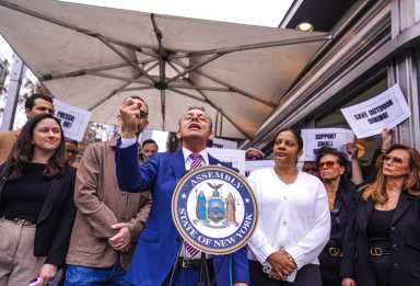 Manhattan pol speaks about outdoor dining season in Manhattan