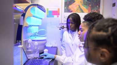 Op-Ed | CUNY research success brings big public benefit 18 2 female scientist researching