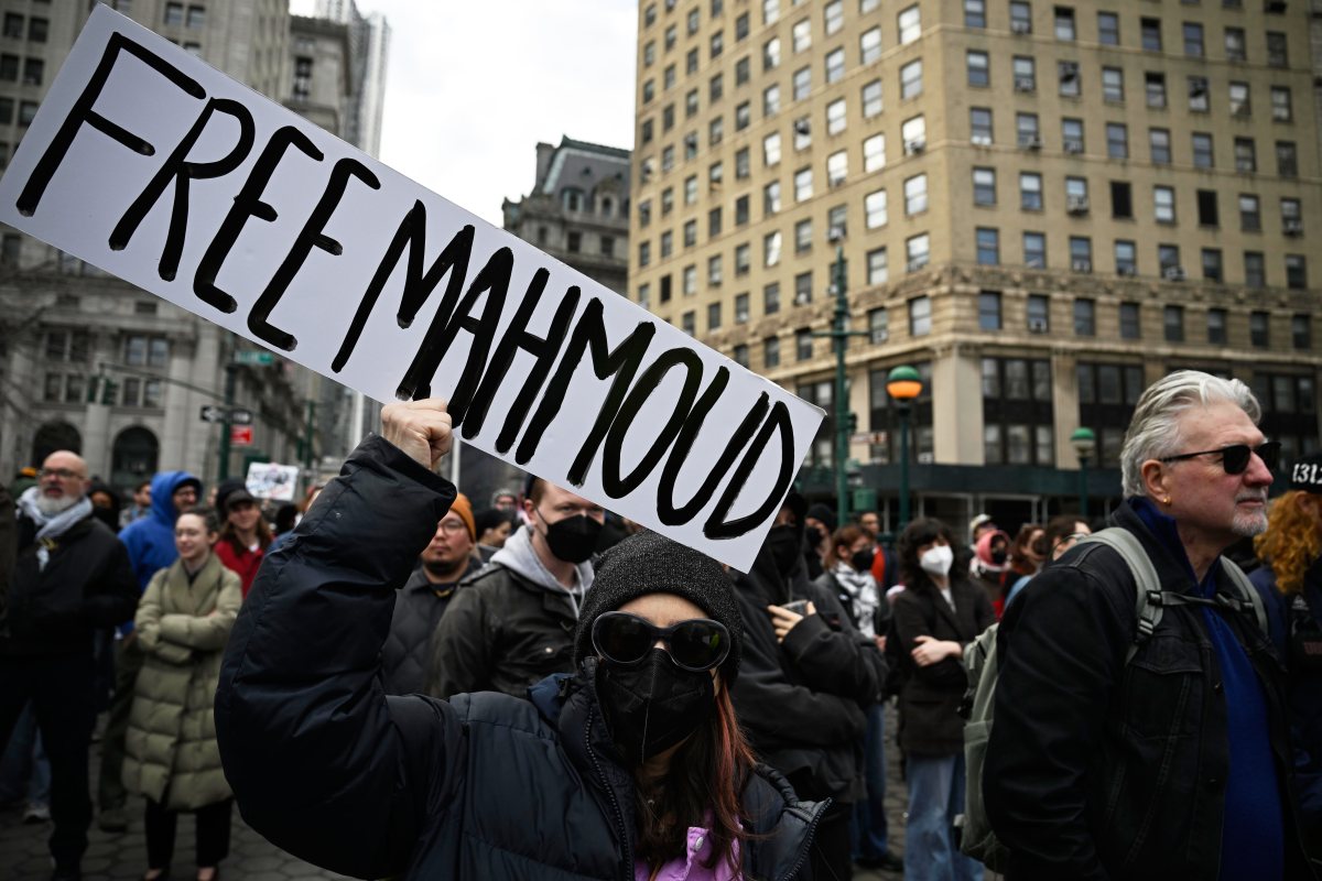 Mahmoud Khalil to remain in ICE custody as hundreds converge upon Lower Manhattan courthouse for hearing 13