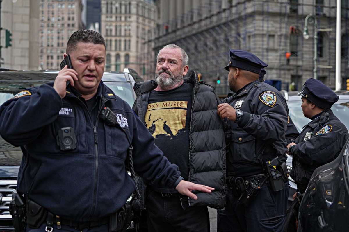 Mahmoud Khalil to remain in ICE custody as hundreds converge upon Lower Manhattan courthouse for hearing 12