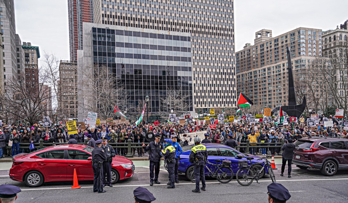 Mahmoud Khalil to remain in ICE custody as hundreds converge upon Lower Manhattan courthouse for hearing 6