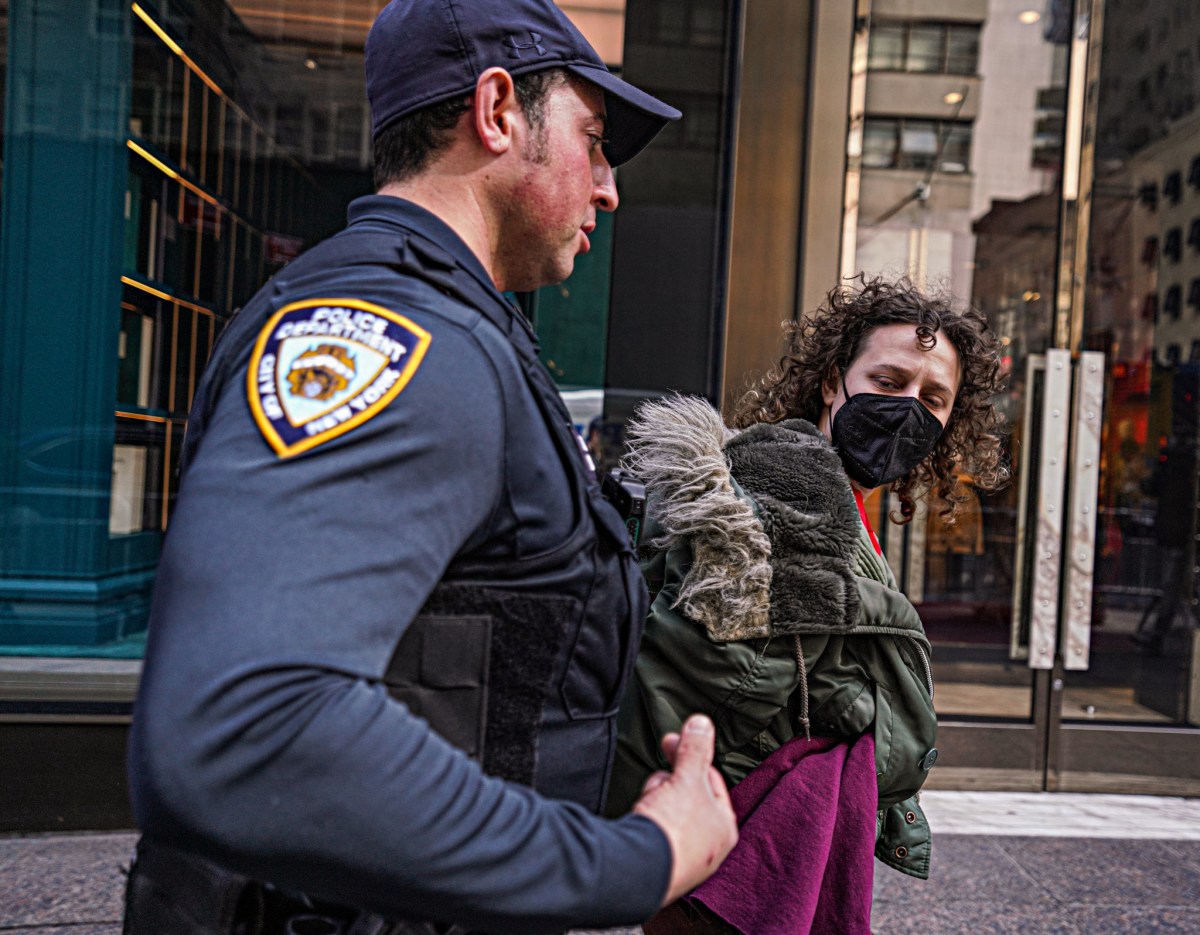 Nearly 100 arrested after pro-Palestine protesters take over Trump Tower in support of Mahmoud Khalil 6