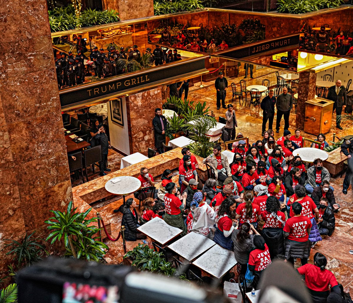 Nearly 100 arrested after pro-Palestine protesters take over Trump Tower in support of Mahmoud Khalil 2