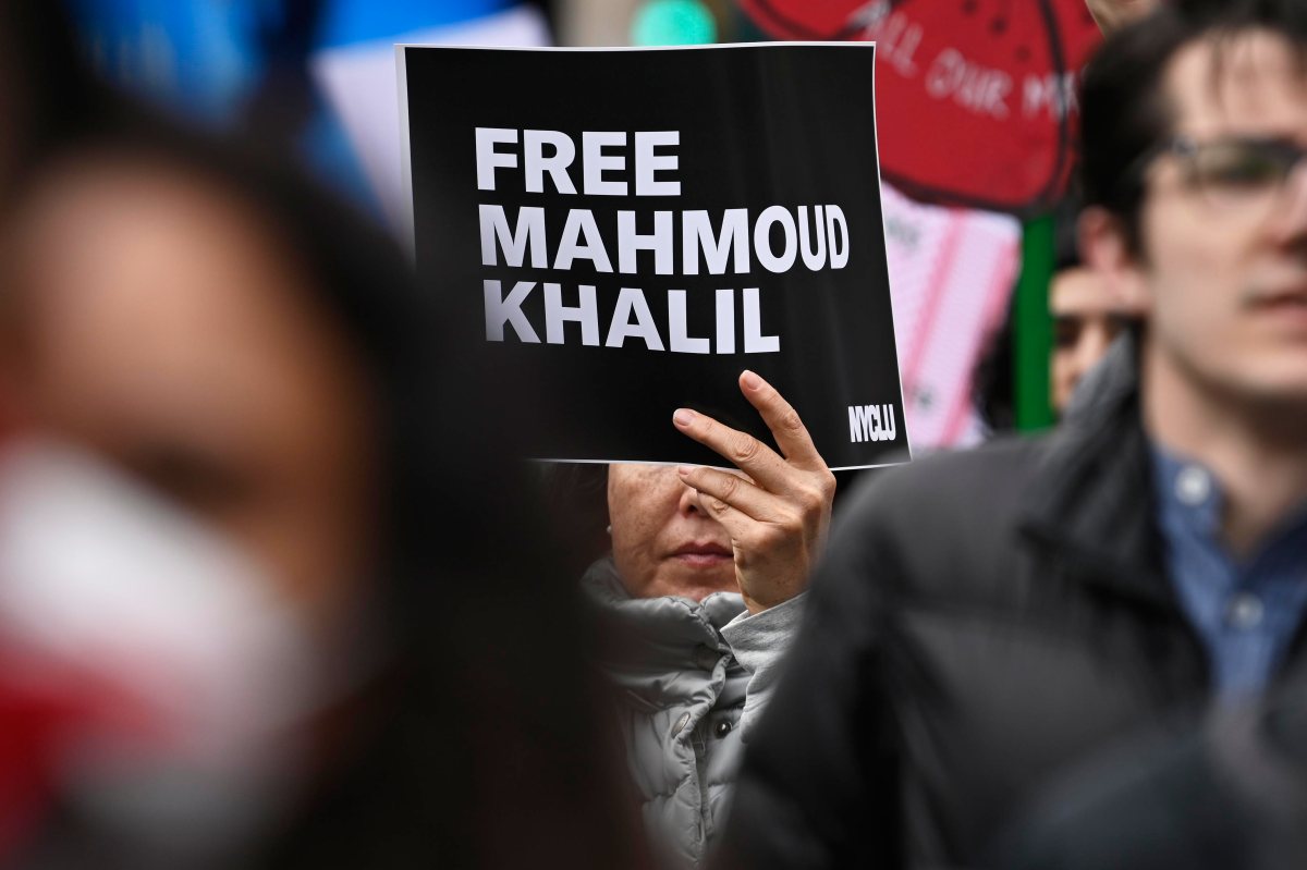 Mahmoud Khalil to remain in ICE custody as hundreds converge upon Lower Manhattan courthouse for hearing 9