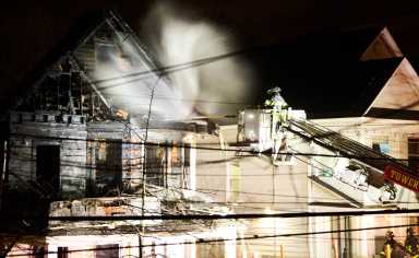 Fast-moving Staten Island house fire leaves firefighters injured 15 Staten Island firefighter pours water on fire