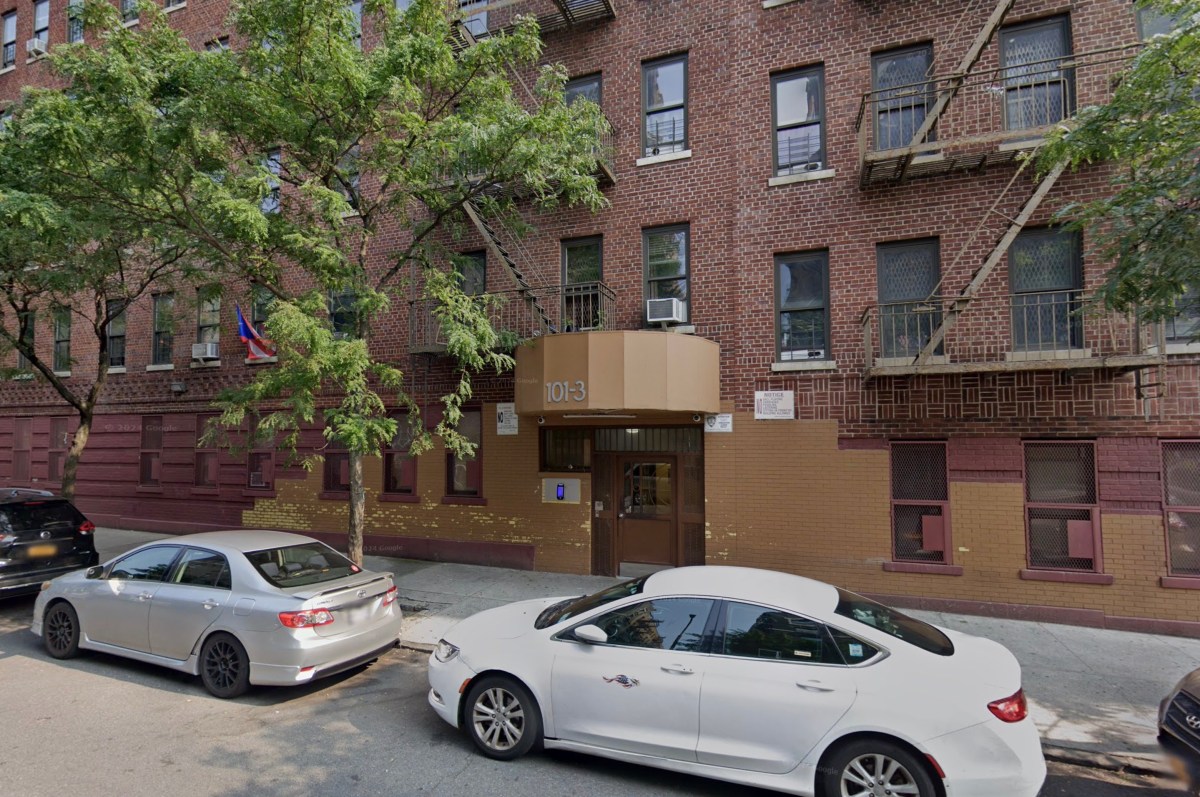 Bronx shooting claims life of man steps away from his residence 2 Scene of Bronx shooting