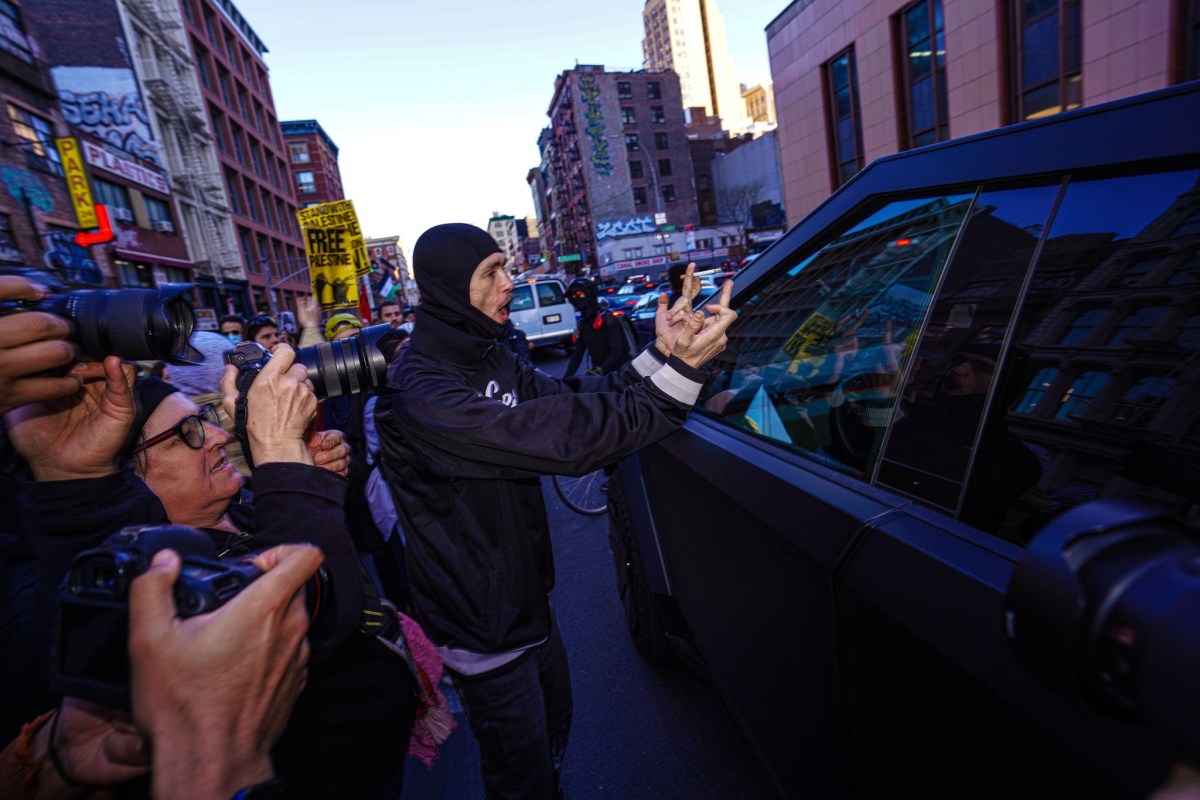 Massive Manhattan protest over ICE's arrest of permanent resident and pro-Palestine protester Mahmoud Khalil ends in clashes with cops 5