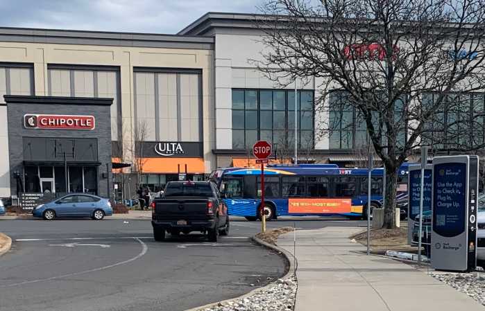 Thousands of commuters to be displaced under plan to remove Staten Island Mall bus routes 3 bus and cars driving the road and parking lot of the Staten Island Mall