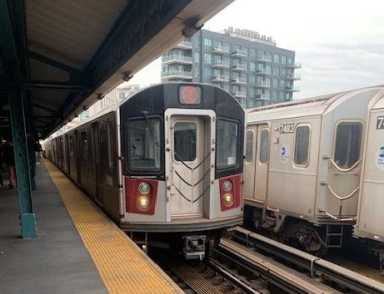 Labor Day travel: Here's the subway and bus changes you need to know for holiday weekend 7 7 train arriving at a station