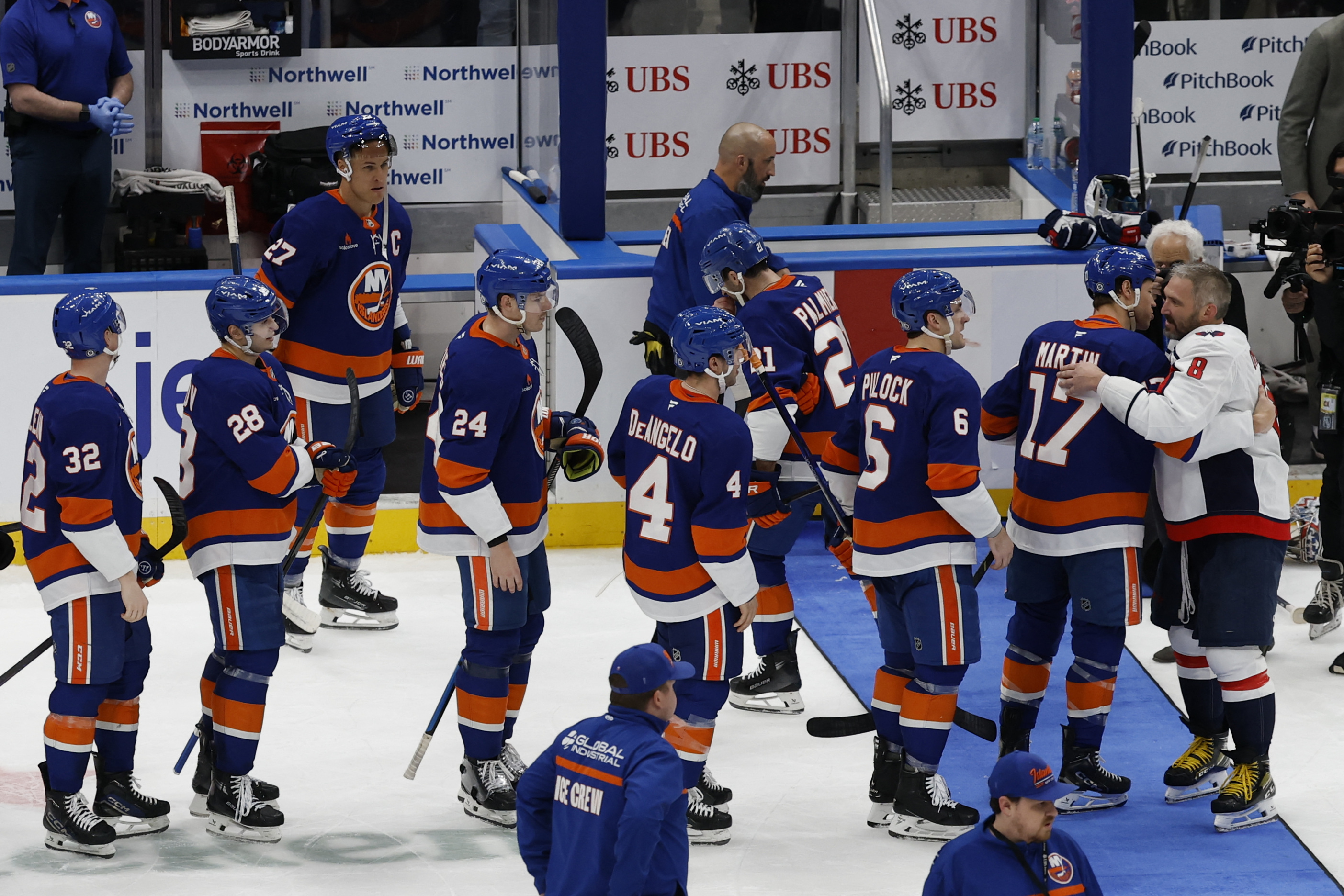 Islanders congratulate Alex Ovechkin