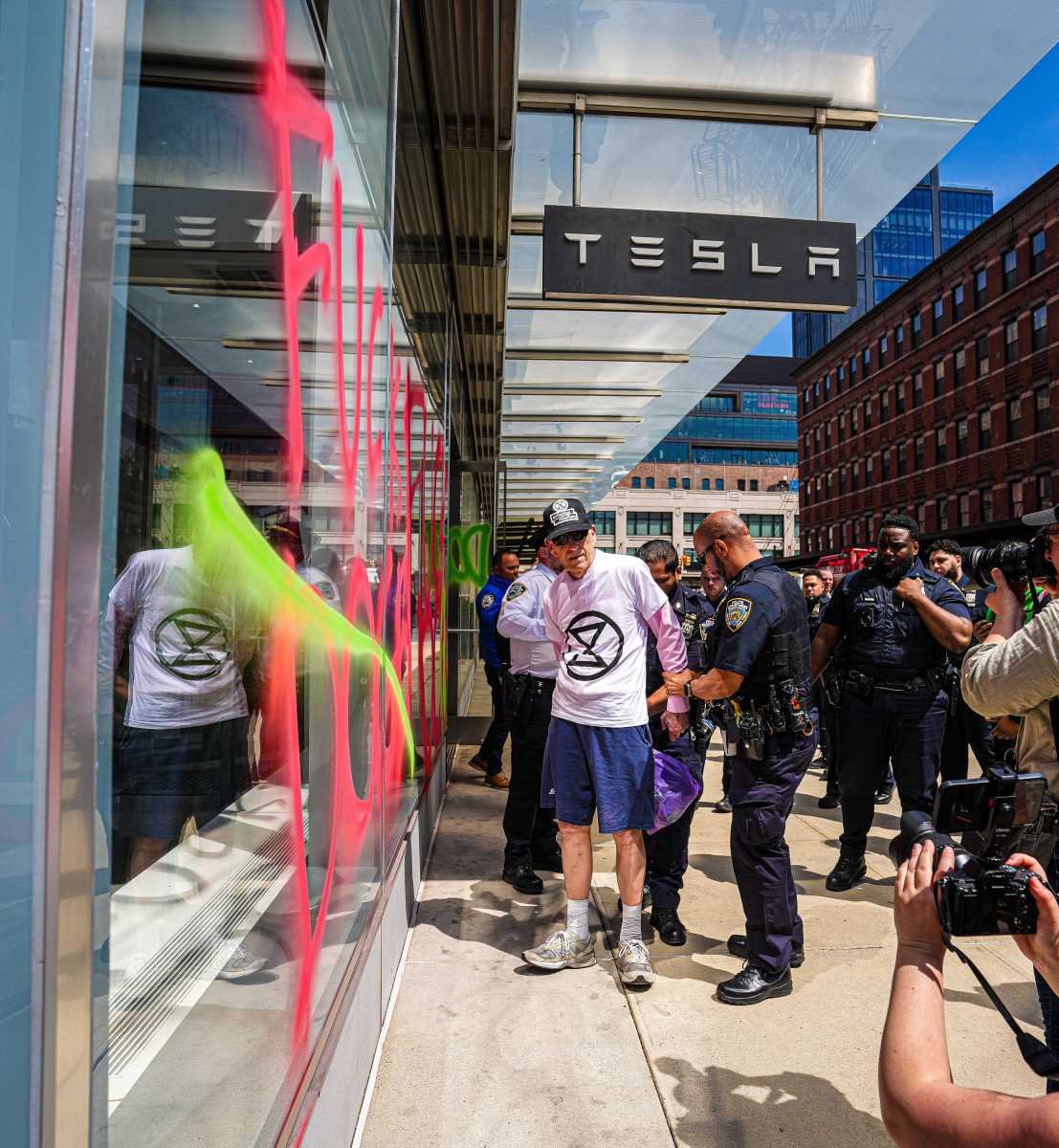 Caught red-handed: Environmental activists vandalize Tesla dealership in Manhattan to protest Elon Musk on Earth Day 2 Protesters vandalize Tesla dealership against Elon Musk on Earth Day