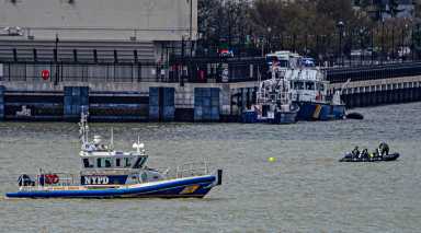 NYPD Harbor Unit combs helicopter crash site in Hudson River