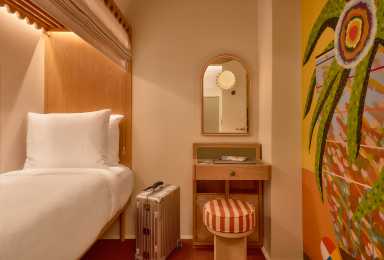 Now Now Noho's sleeper cabin room