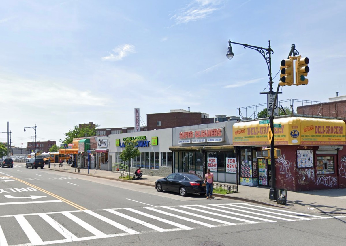Scene where Bronx man stabbed dog owner