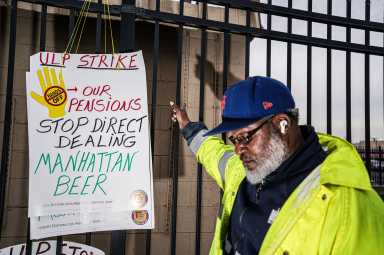 Beer delivery worker on strike in the Bronx