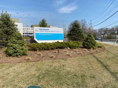 Staten Island hospital shuts down main parking lot, frustrating patients and visitors searching for spaces 13 lawn on a sunny day in front of a Staten Island hospital