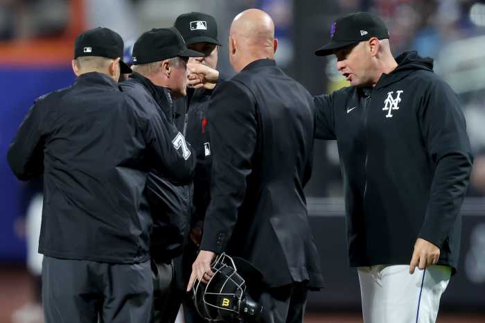 Mets manager argues about double play call against Dodgers