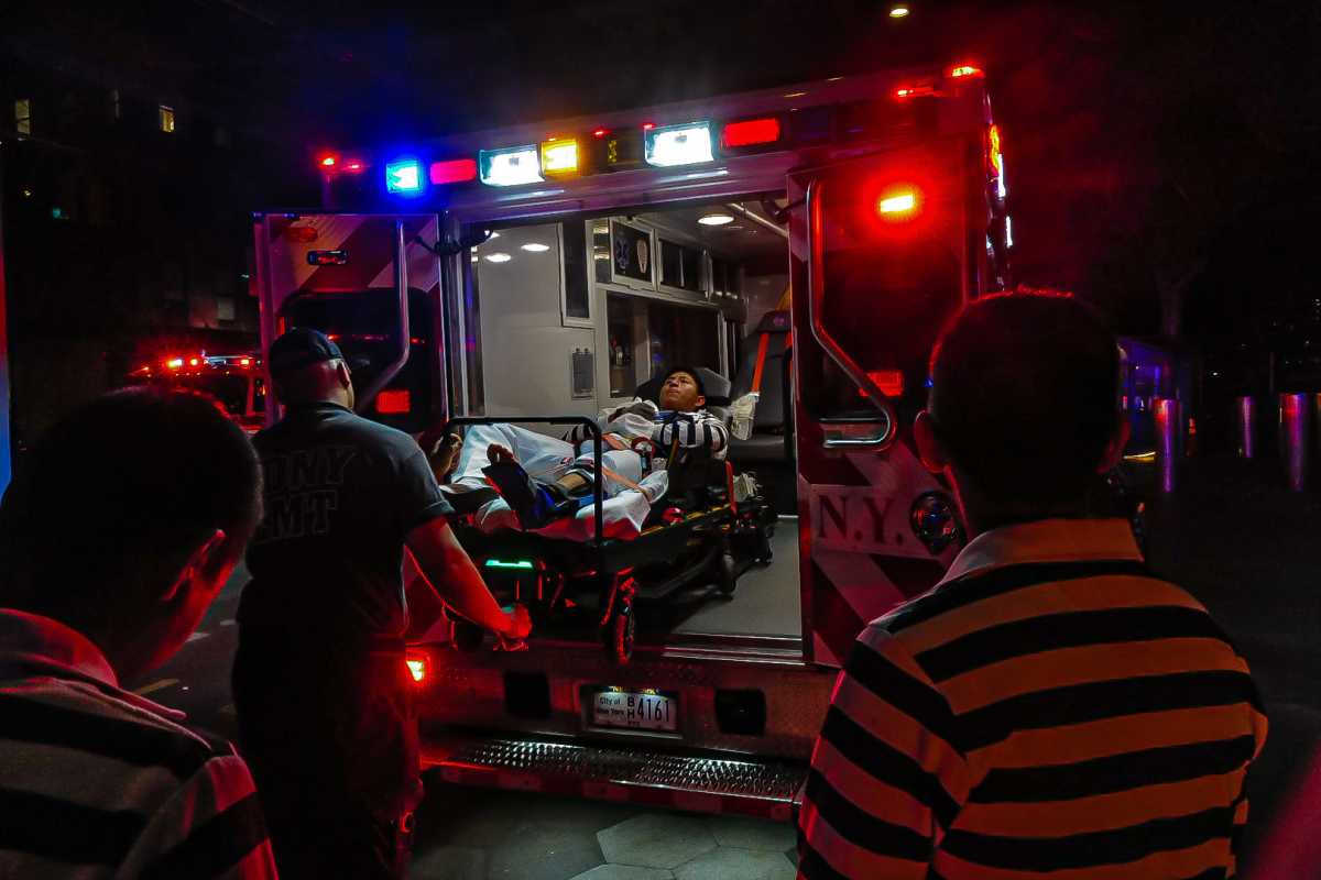 Ship crashes into the Brooklyn Bridge, leaving two dead 5 A sailboat crashed into the Brooklyn Bridge on May 17.
