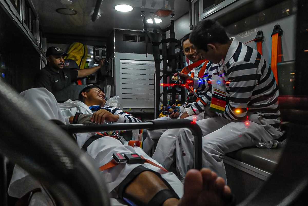 Ship crashes into the Brooklyn Bridge, leaving two dead 6