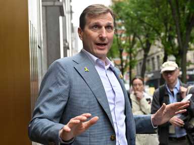 'Gestapo-like behavior': Goldman condemns ICE detentions at NYC court appearances 6 Congress member Dan Goldman speaks about ICE raids