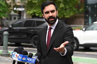 NYC Mayor's Race: Mamdani attacks Mayor Adams, Cuomo following ICE raids at Manhattan court 32 Assembly Member and mayoral hopeful Zohran Mamdani denounced the Trump administration and ICE after arresting several immigrants and onlookers on Wednesday, May 29.