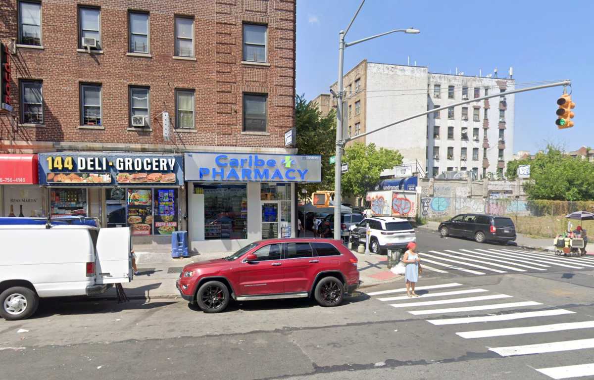 Wild Manhattan brawl ends with stabbing that leaves man critically wounded 2 Scene of Manhattan brawl and stabbing