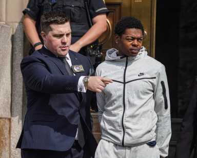 Suspect accused of assaulting Bronx cop in handcuffs with detective