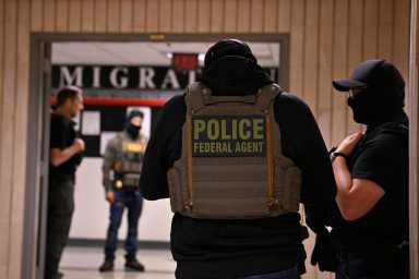 Legal Aid Society condemns ICE raids at NYC immigration courts 44 ICE agent at Manhattan immigration court