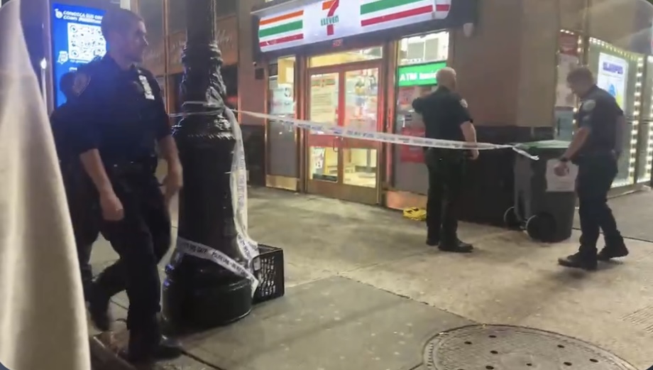Cops at scene of Midtown stabbing near 7-Eleven