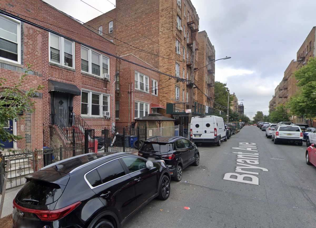 Bronx shooting suspect still at large for gunning down man near home 3 Scene of deadly Bronx shooting