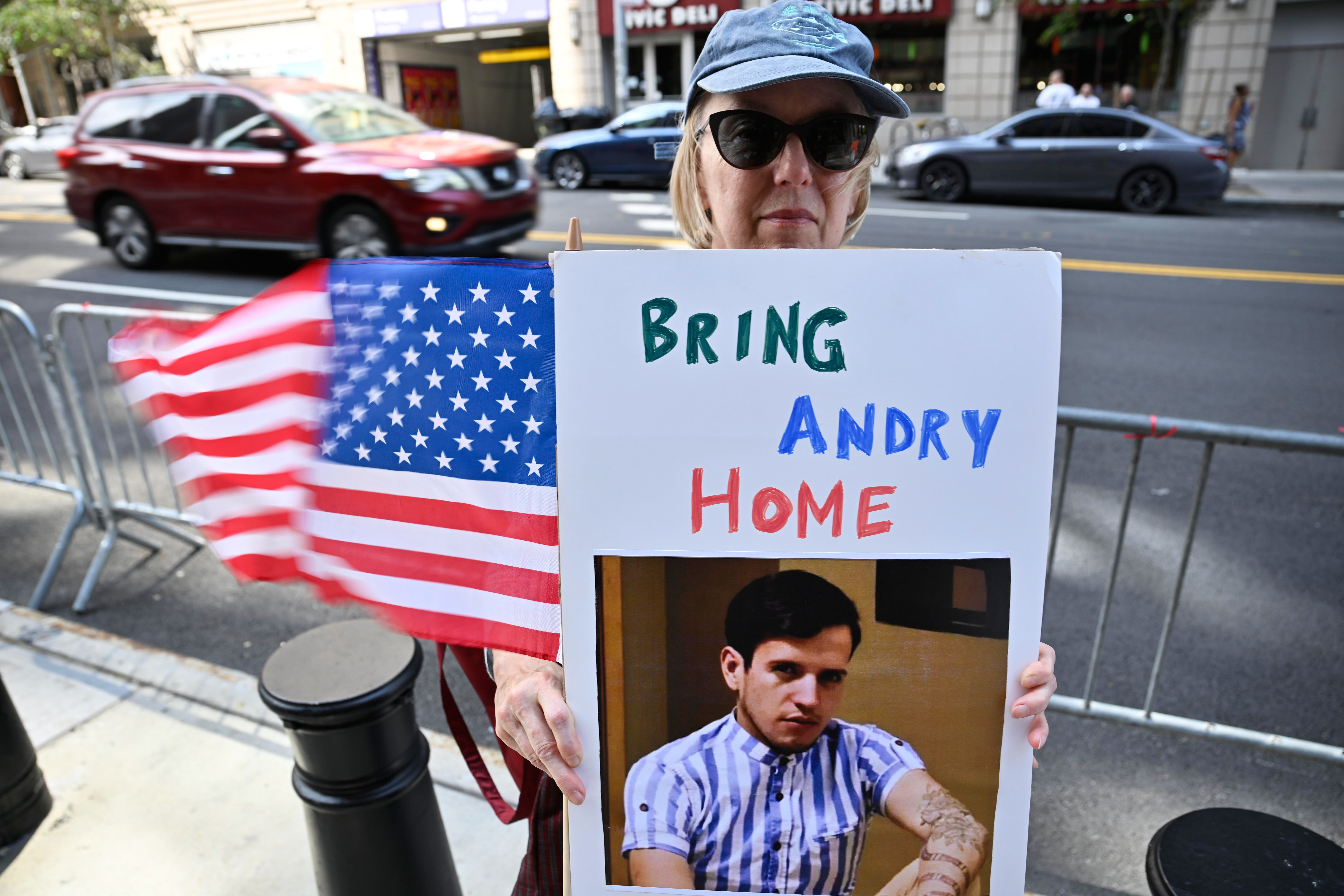 ICE detentions continue following lawsuit against sanctuary cities 2 Inwood Indivisble protest out front of 26 Federal Plaza.