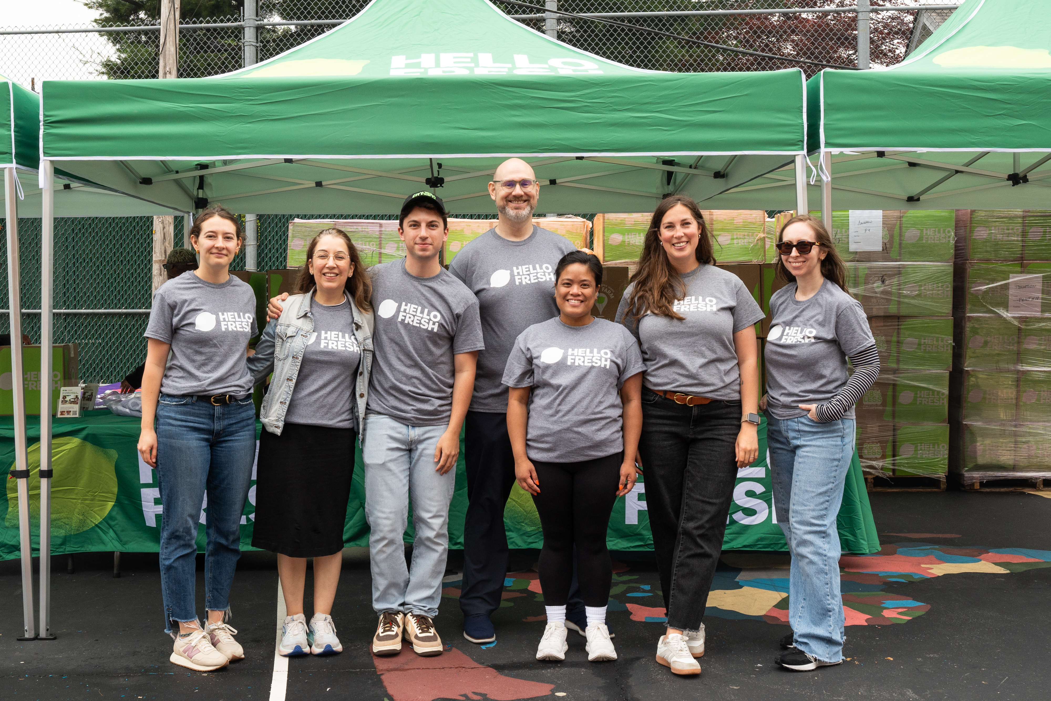 Hunger Hero campaign aims to feed NYC kids facing hunger as school year ends 4 Volunteers came together as a part of the Hunger Hero campaign to help hand out food to New York families facing food insecurity.
