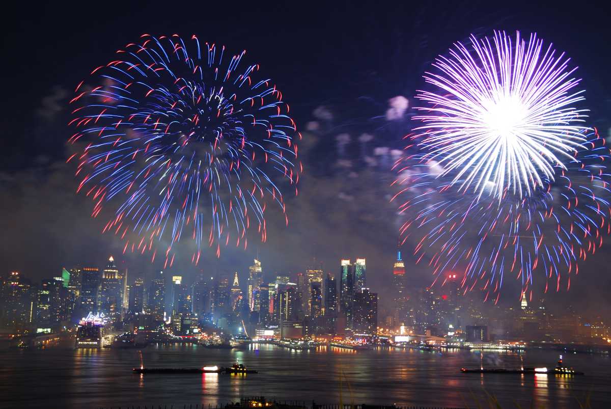 Fourth of July transit: Major subway and bus changes to know before heading out for Independence Day festivities 1 fireworks over the Manhattan skyline on the Fourth of July