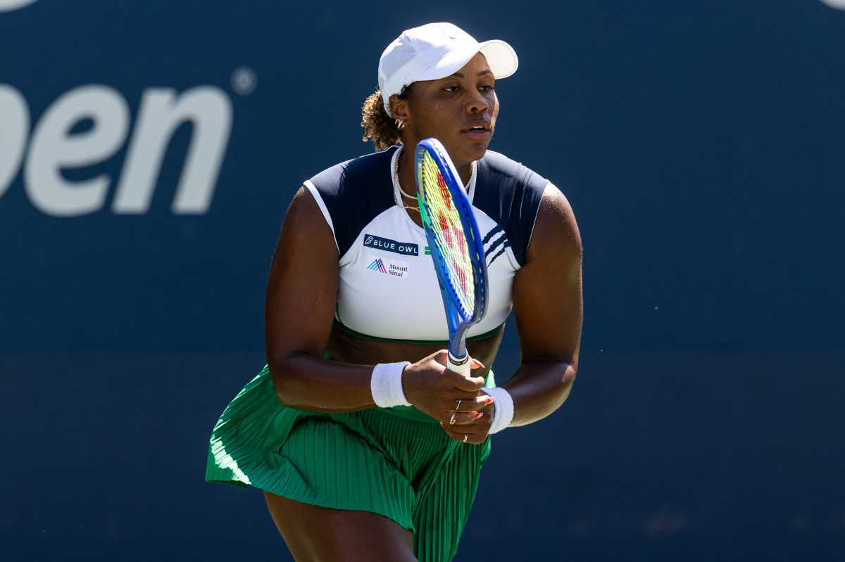 Aug 25, 2025; Flushing, NY, USA; Taylor Townsend of the United States in action against Antonia Ruzic of Croatia in the first round of the womens singles at the US Open at Billie Jean King National Tennis Centre.
