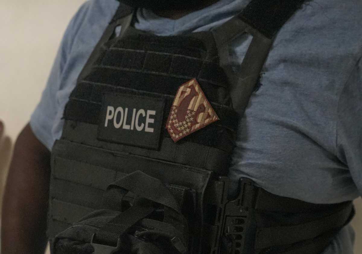 Are ICE agents in Lower Manhattan courts wearing Superman patches to support pro-Trump actor Dean Cain? 4