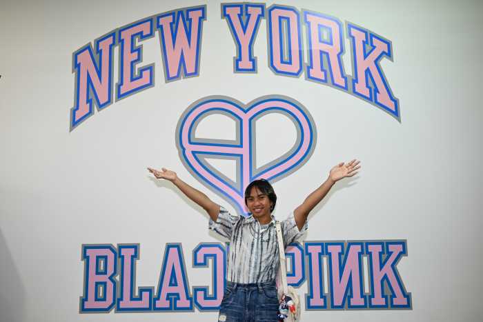 BLACKPINK ‘In Your Area:’ Fanatics and Complex NY hosts first of its kind K-pop collaborative shop 5 A blackpink fan at the popup