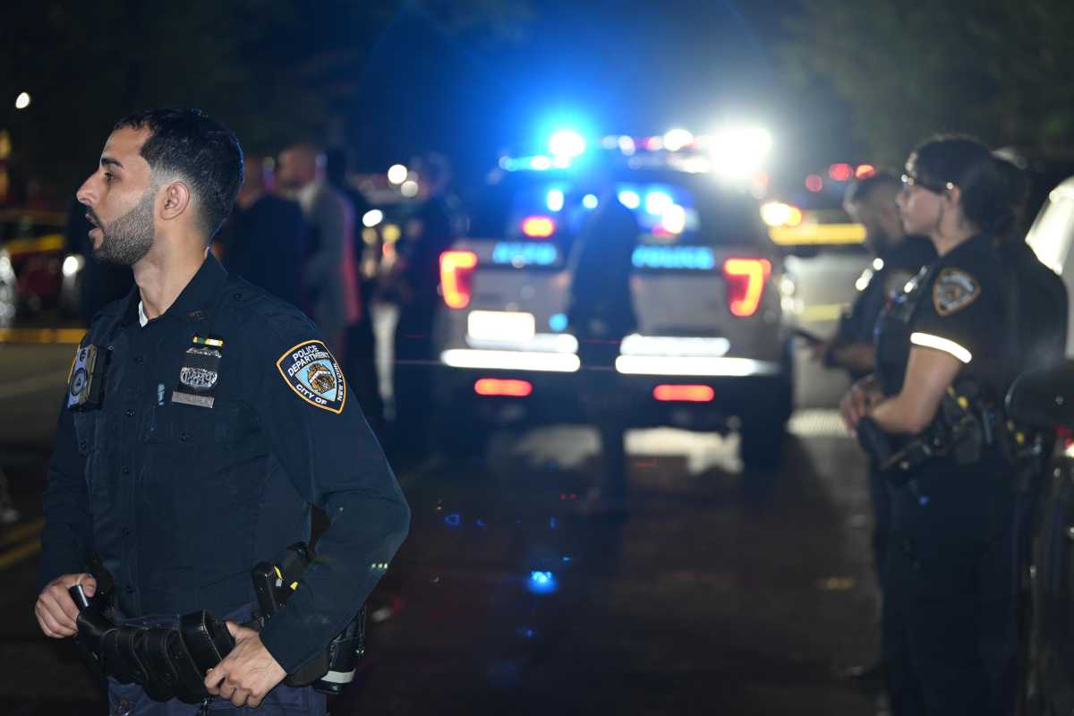 Brooklyn police shooting: Cops wound gunman who fired shots near apartment building 4