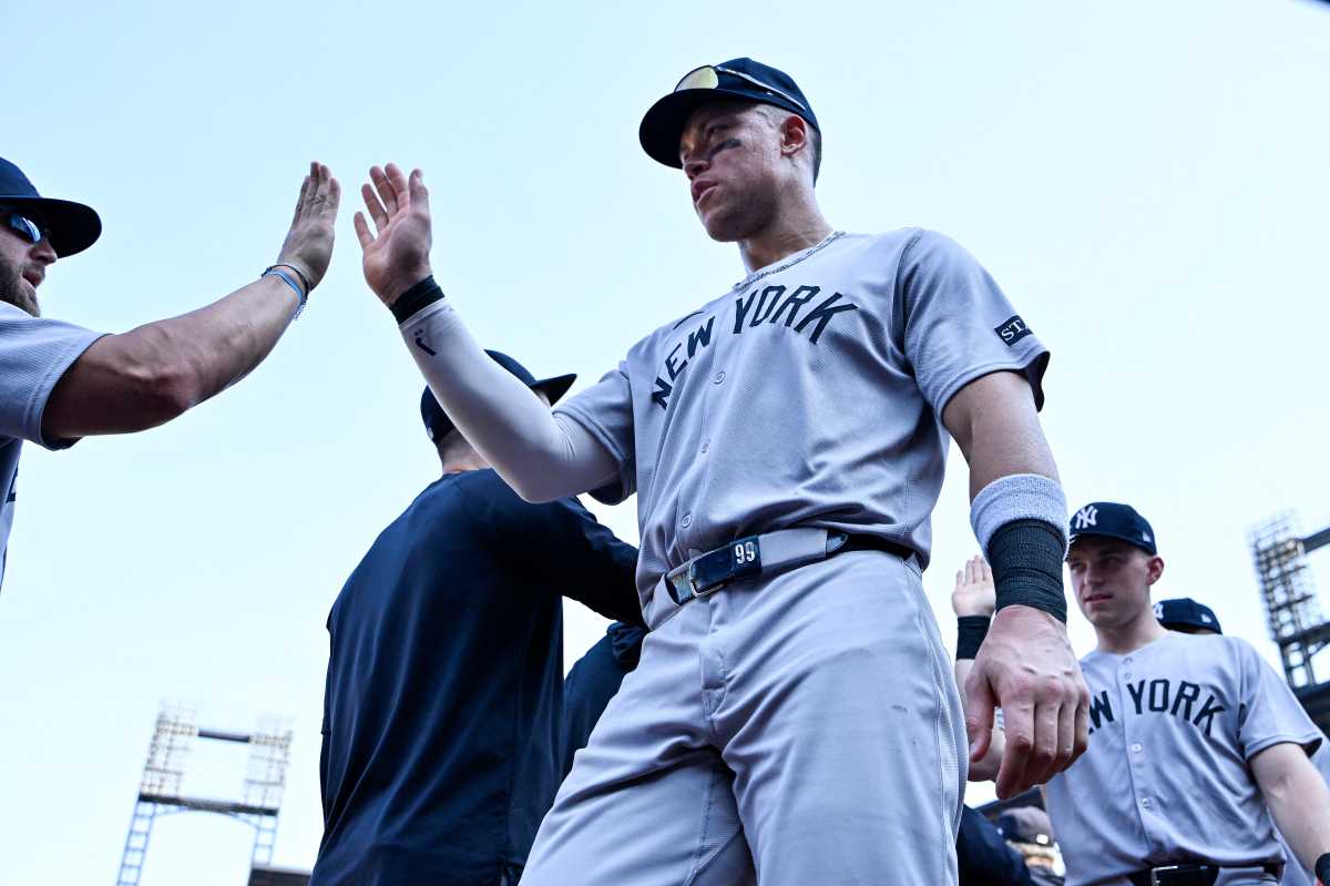 Aaron Judge, Aaron Boone disconnect casts uncertainty on Yankees slugger's elbow 1 Aaron Judge Yankees high-fives Cardinals