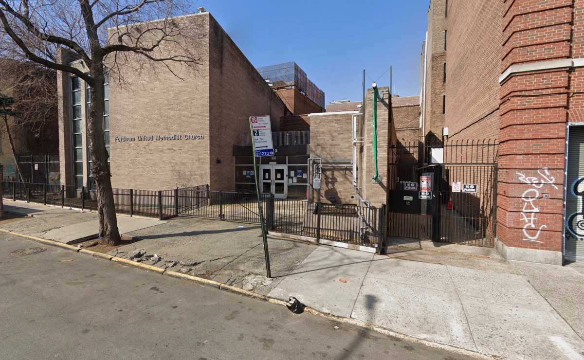 Latest shooting in the Bronx leaves three men wounded, suspects at large 2 Scene of Bronx shooting