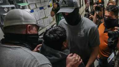 Editorial | ICE must abandon its destructive enforcement policy 2 Children are torn from their father by ICE inside immigration court at 26 Federal Plaza in Lower Manhattan on Aug. 26, 2025.