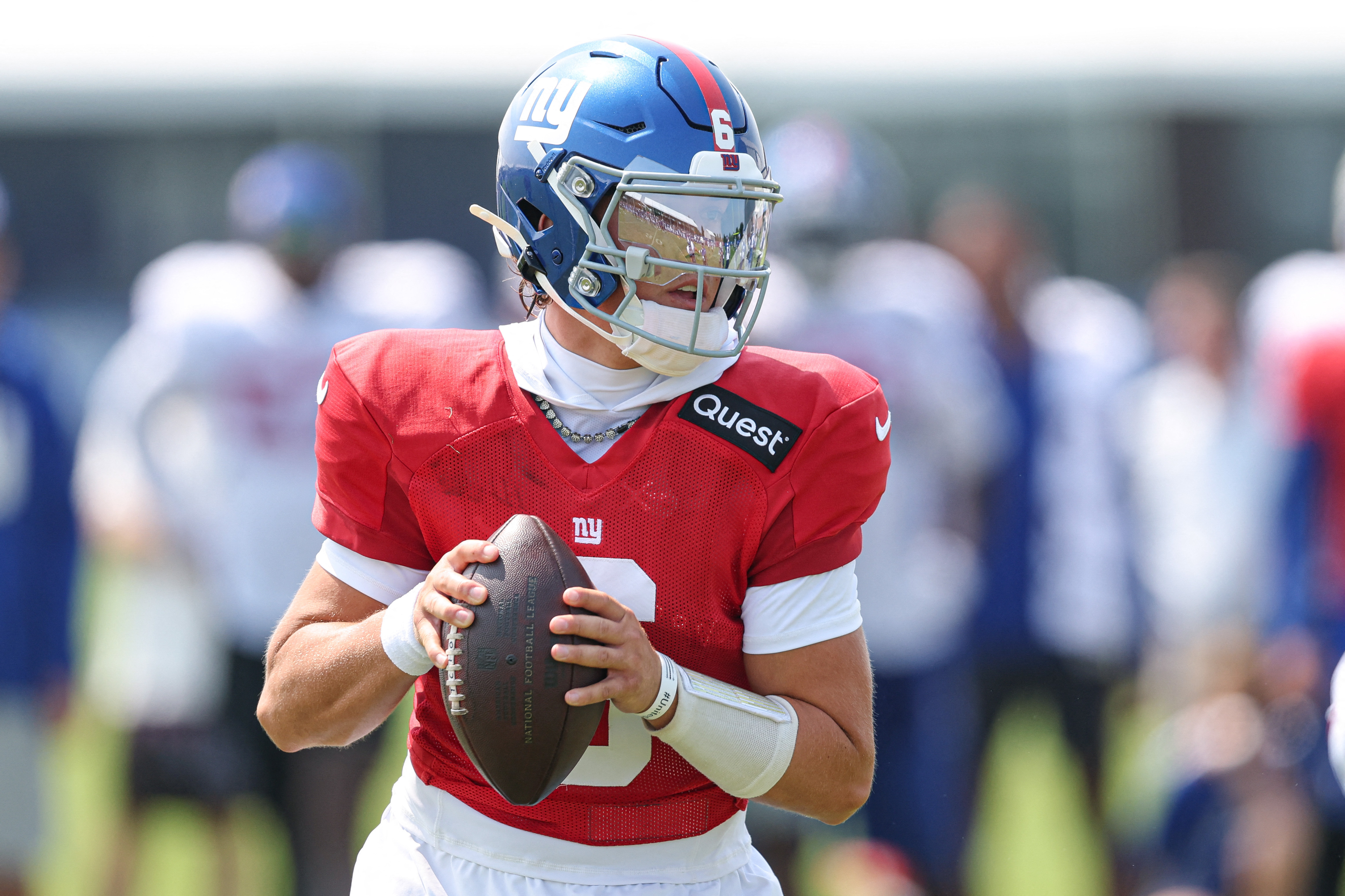 Jets-Giants joint practice takeaways: Justin Fields shines in defensive battle 2 Jaxson Dart Giants training camp