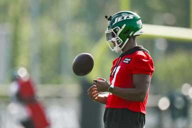 Jets slumping offense gets first preseason test vs. Packers 30 Justin Fields Jets training camp
