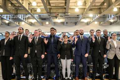 Blue blood infusion: NYPD welcomes largest recruit class in 9 years amid its ongoing staffing crisis 4 NYPD recruits stand with right arms raised taking an oath