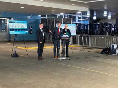 Feds vow to deliver a 'world-class' Penn Station as part of the Midtown hub’s makeover, to begin in 2027 7 three men in business suits standing at a podium
