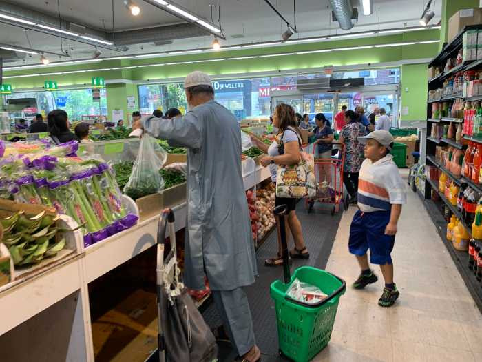 IBX Stop by Stop: Exploring the future light rail line's northern hub of Jackson Heights, a melting pot of flavors and tradition 5 people browsing produce in a supermarket
